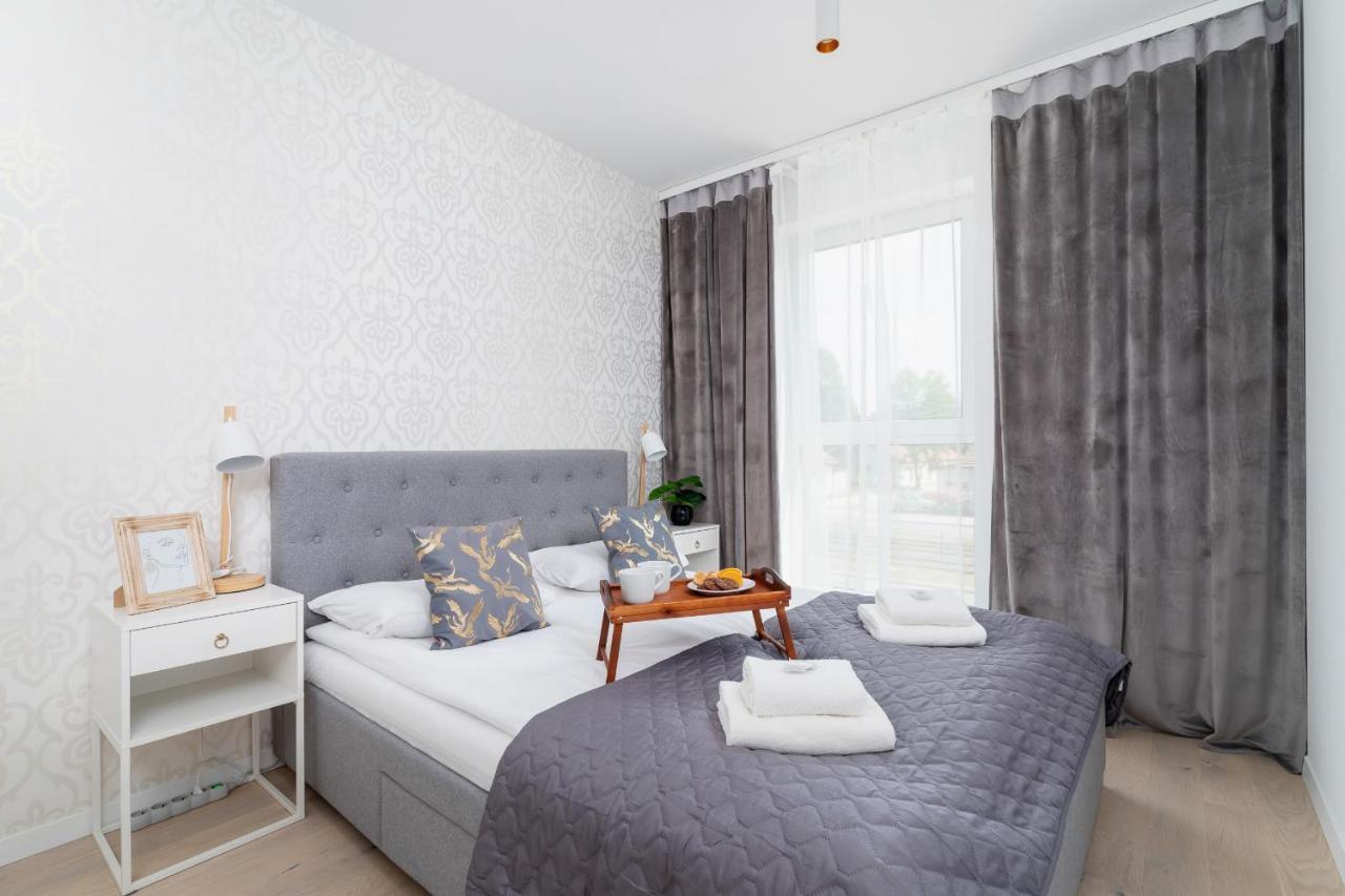 Apartment With Balcony & Parking Mogilska By Renters Prestige Cracóvia Exterior foto