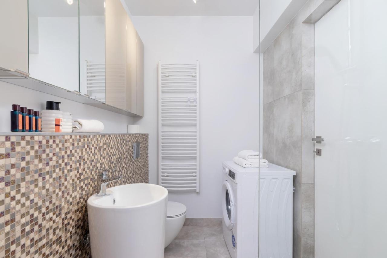 Apartment With Balcony & Parking Mogilska By Renters Prestige Cracóvia Exterior foto